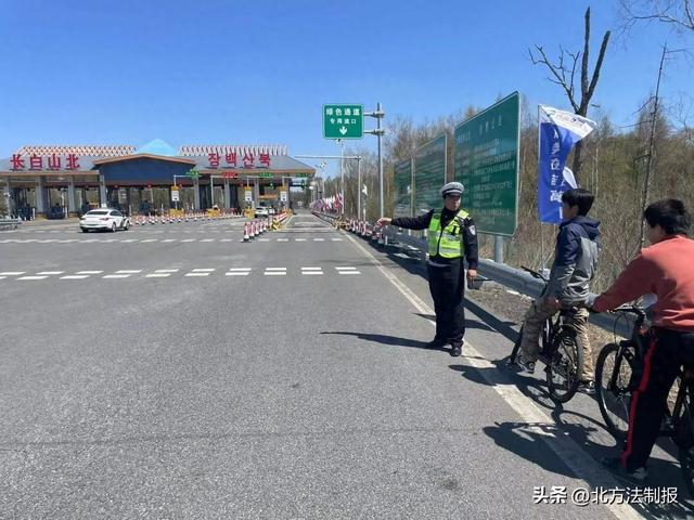 "追风少年"欲骑行高速,警察蜀黍耐心劝返