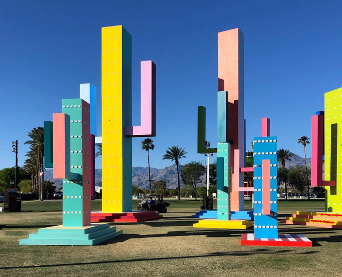 如梦似幻的音乐节现场,也是世界上"最昂贵的露天画廊"