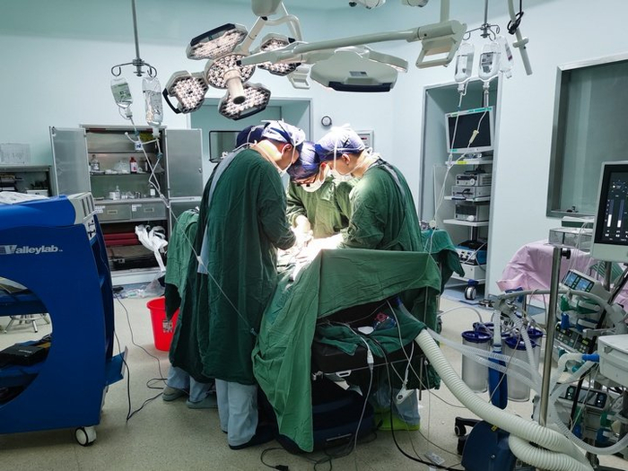 7小时两台手术,19岁少年获"新生"|手术|肾脏|华西医院_新浪新闻