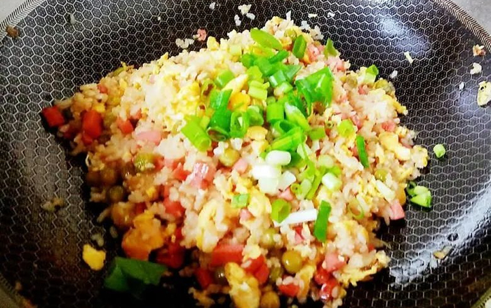 高颜值的菠萝炒饭,香味浓郁,酸甜适口!