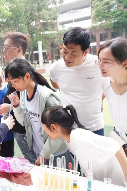 社团生活随您选择,任您体验社团活动美轮美奂书法,绘画,手抄报等众多