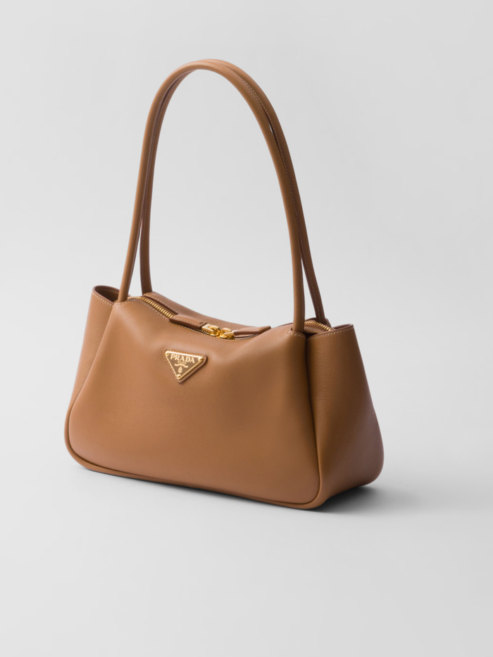 这个到处断货的包,真的好背!|prada|包包_新浪新闻