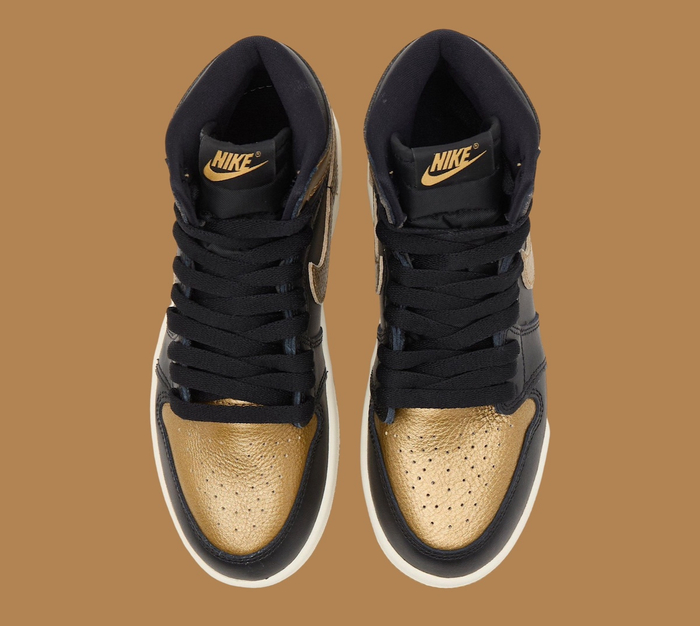 整体沿袭了经典的"黑金脚趾"配色分布方案,颜值方面虽然不能说多么出