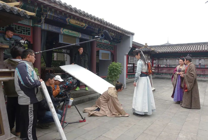 2024年3月14日，浙江金华，横店影视城，微短剧剧组在拍摄古装主题短剧