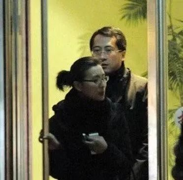 而刘海峰则力挺女友的一切决定.