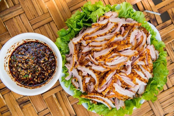 州盈江县以铸牢中华民族共同体意识为主线,以各民族特色美食为驱动