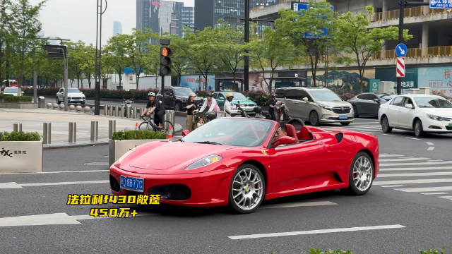 法拉利四代超跑同时出现,保时捷911gt3rs,阿斯顿马丁db11,库里南
