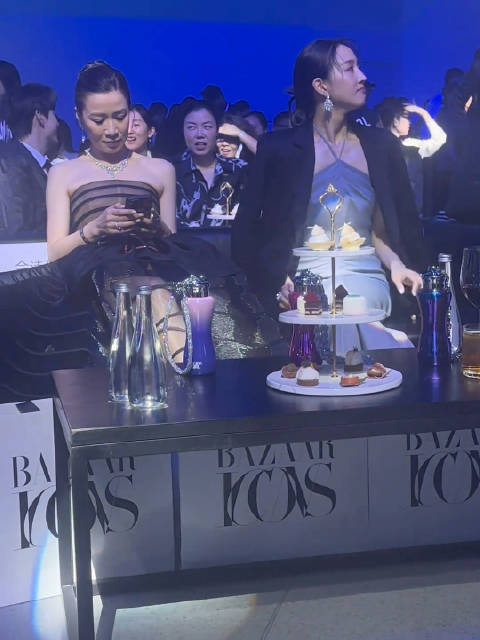 佘诗曼张钧蜜 时尚芭莎年对盛典内场路透,好美的俩人!