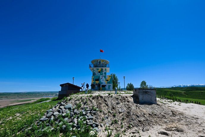 开车一百多公里,从塔城来到了著名的小白杨哨所