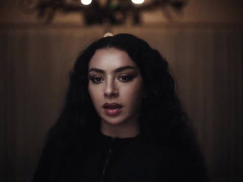 charli xcx新单《360》mv首播!