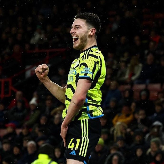 埃里克·滕哈格评价德克兰·赖斯:他是一名非常出色的球员,绝对适合