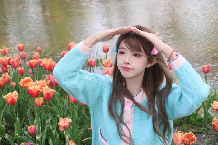 snh48-郝婧怡一个人逛公园有点寂寞,一群人又太喧闹,两个人刚刚好!