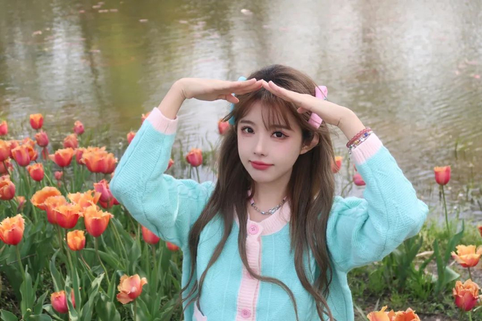 snh48-郝婧怡一个人逛公园有点寂寞,一群人又太喧闹,两个人刚刚好!