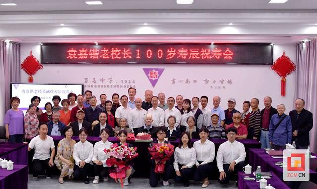 "蜀光中学党委副书记,校长王文灿表示,作为新一代蜀光人,我们必将在