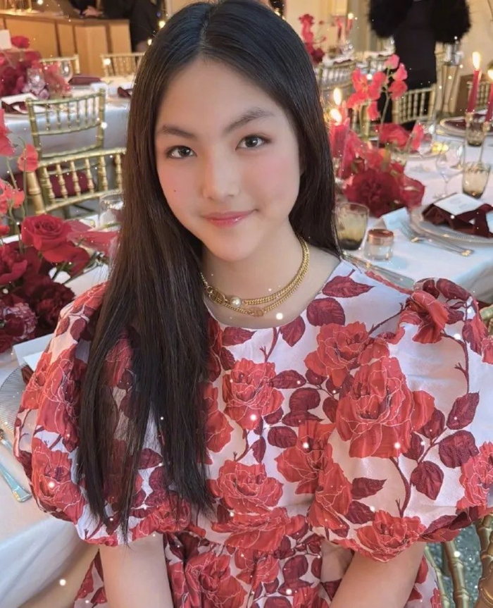 如今,随着年龄的增长,王诗龄的社交圈也在不断扩大,这次英国聚会便是
