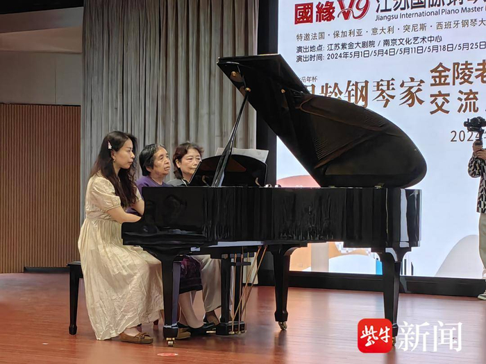 银龄闹金陵,江苏银龄钢琴交流展示活动走进金陵老年大学
