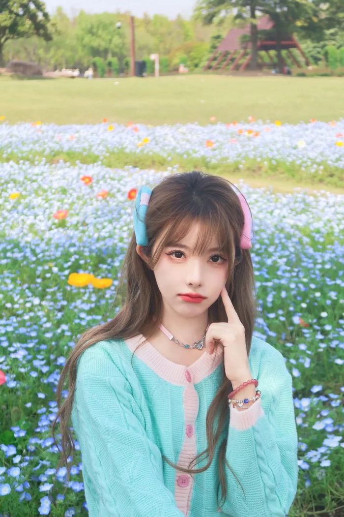 snh48-郝婧怡一个人逛公园有点寂寞,一群人又太喧闹,两个人刚刚好!