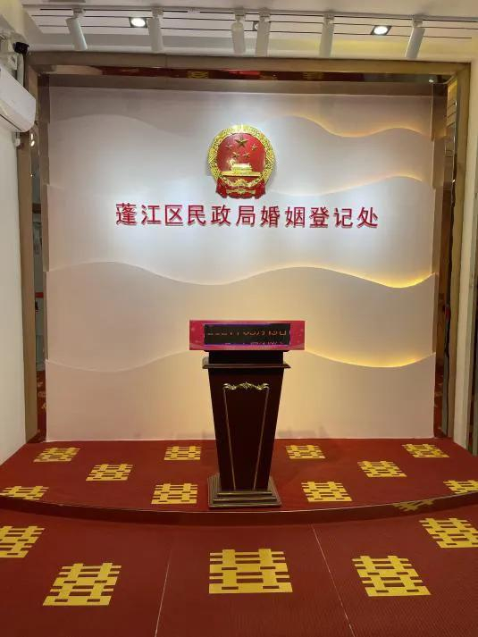 江海区民政局婚姻登记处地址:江门市江海区新中大道32号电话:0750