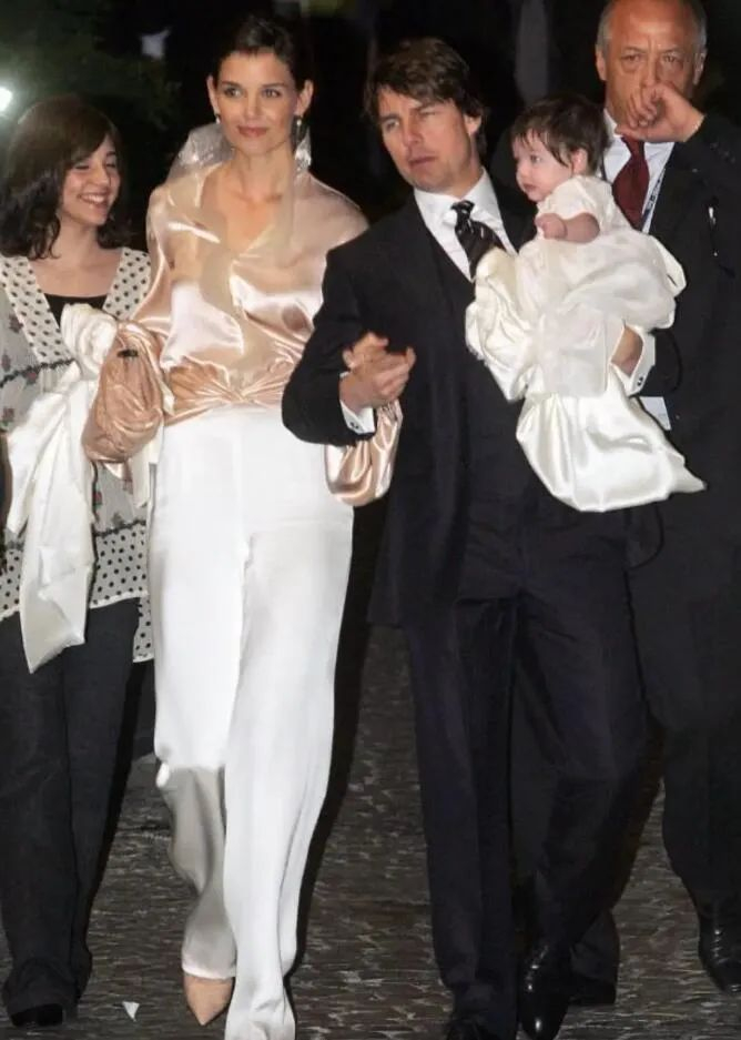 她是10亿富养出的最美星二代,18岁后居然成了这样?