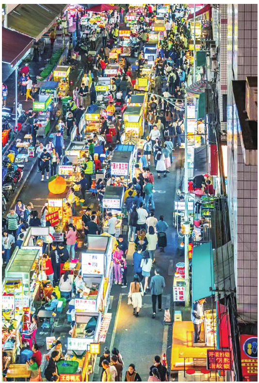 埌西夜市干净整洁，美食荟萃，人气高涨。（谢嘉威 摄）