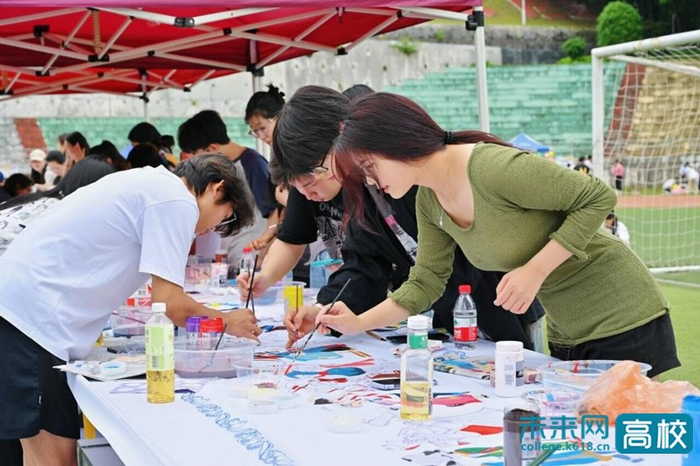 湖北民族大学第九届民族文化节开幕