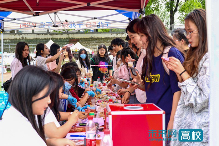 湖北民族大学第九届民族文化节开幕