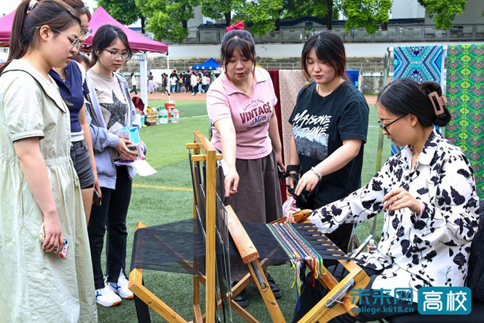 湖北民族大学第九届民族文化节开幕