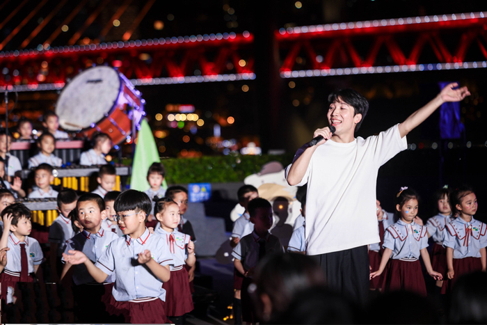 江畔音乐会儿童专场,938与你共赏两江四岸夜景|重庆市_新浪新闻