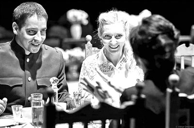 手语叠加影像:《三姐妹》对观众的双重"压迫"