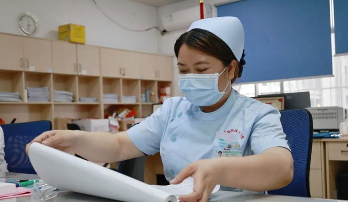 隆安县城厢镇卫生院护士林莹:16年如一日服务无数患者