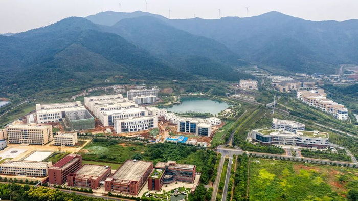 位于吴兴区弁山脚下的南太湖生物医药产业园,是湖州的"药谷",也是"