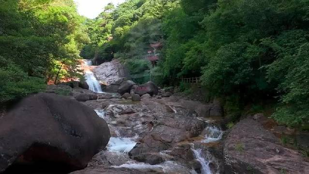 安徽黄山:情迷翡翠谷翡翠谷,位于黄山市黄山区汤口镇山岔村
