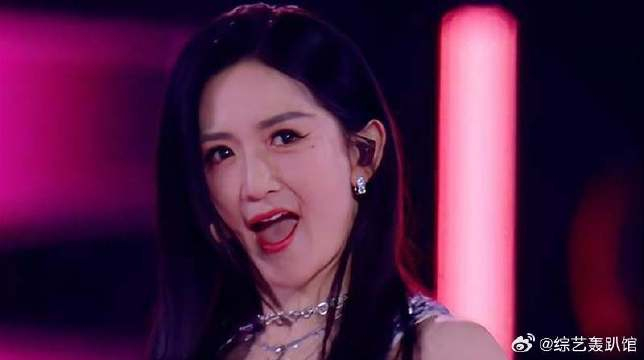 谢娜这首《why oh why》,舞蹈帅极了,不自觉一起摇摆!