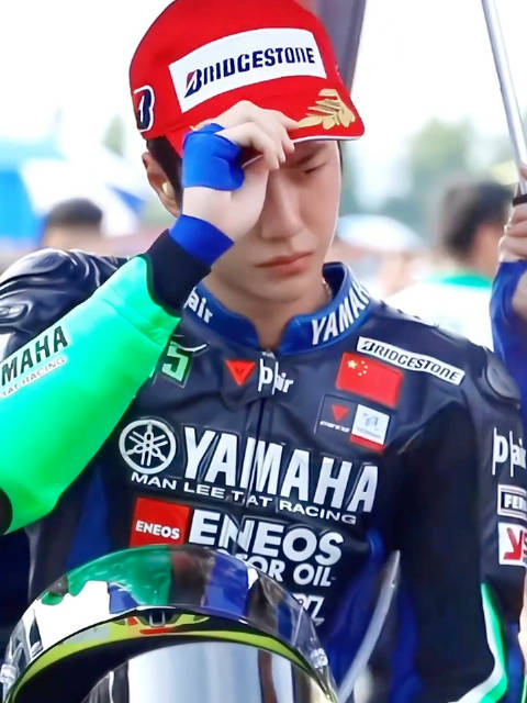 我突然有点同情内娱的酸鸡了,自家主子长的没王一博帅,业务能力还没他