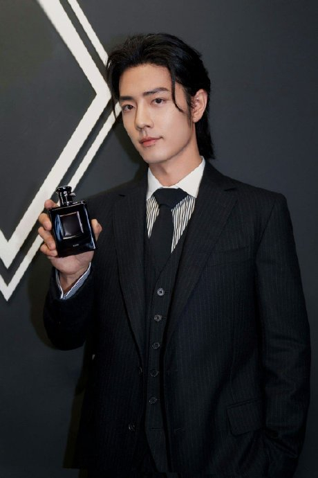 大明星肖战和他的各色各式西装战袍