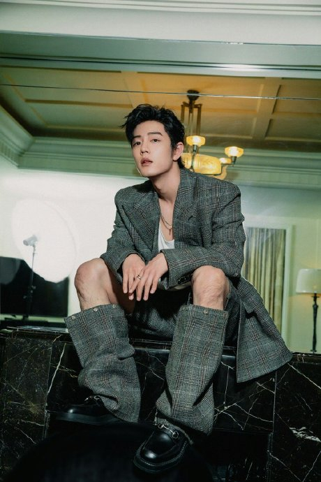 大明星肖战和他的各色各式西装战袍