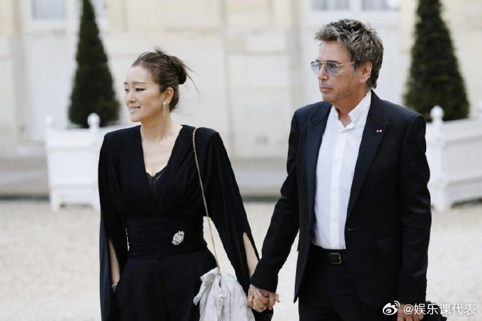 巩俐与丈夫让·米歇尔·雅尔出席法国国宴气场很强!