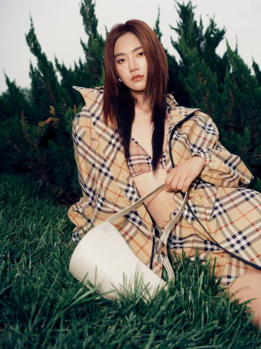 个性演绎品牌大片|大片|曾可妮|品牌_新浪新闻