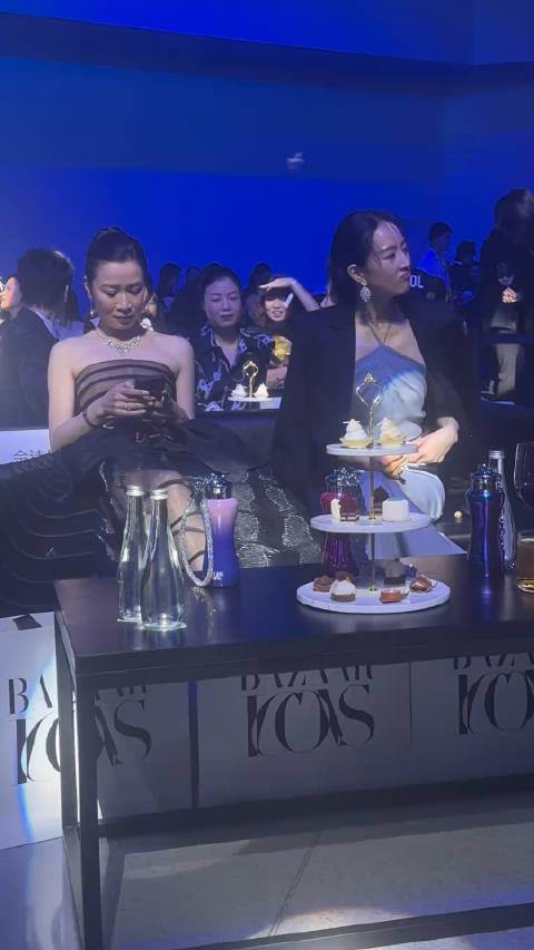 时尚芭莎年对盛典内场路透,好美的俩人