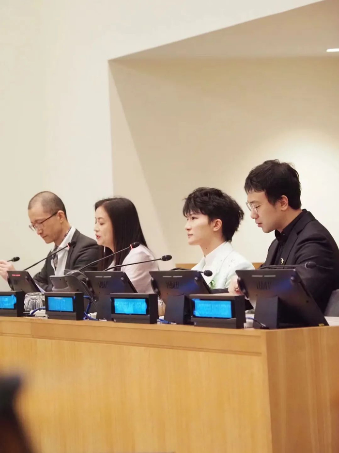 他用11年,给上海写400多首情书,让每条街都变得诗意,浪漫|罗威|上海市