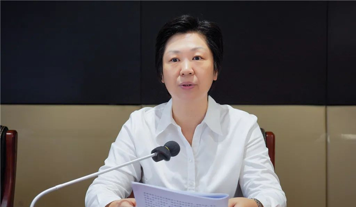 组织部部长,新晃县委常委,常务副县长等职,2009年3月任怀化市委副秘书