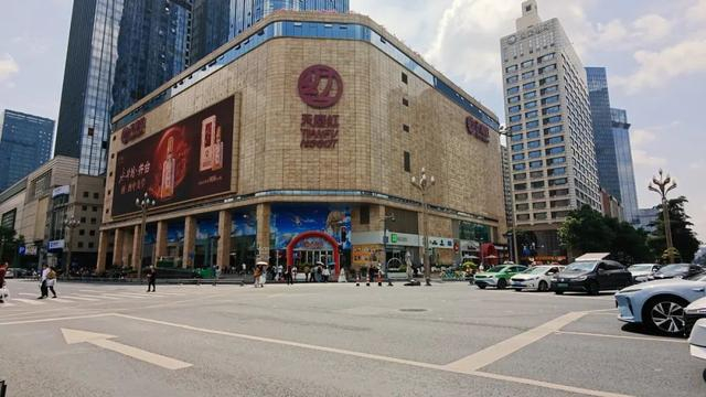 为何10后,都爱逛天府广场?|成都市|四川省|年轻人|二次元|成都_新浪新闻