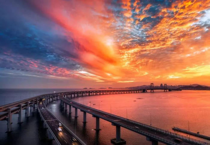 美食推荐:五彩雪花扇贝,焖子,清蒸灯笼鲍鱼,虾酱,铁板鱿鱼,炒海肠,红