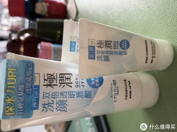对于油性肌肤的朋友们来说,曼秀雷敦肌研洗面奶同样是一个理想的选择.