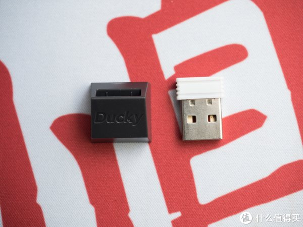 提前段落轴设计,惊艳的独特手感!吉利鸭×阿米洛联名机械键盘鸢尾蓝轴