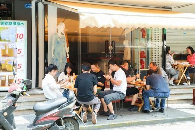 太好吃了!明天就搬到成都祥和里,"嗝"