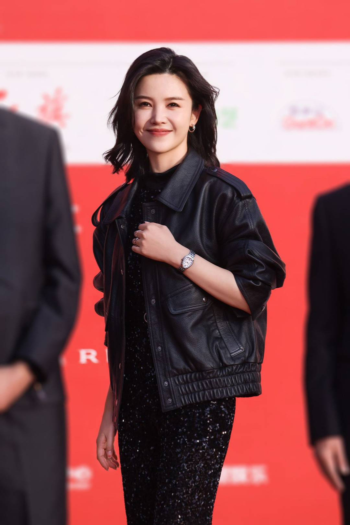 演员杨子姗:与观众保持"距离感"不是件坏事儿|封面专访