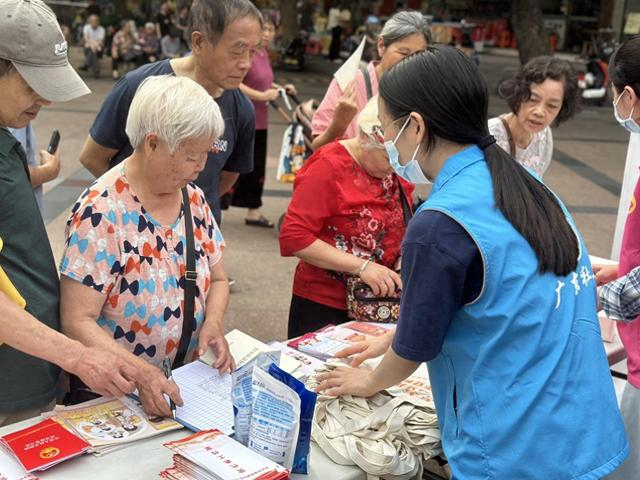 家暴零容忍,西乡街道桃源社区开展反家暴宣传活动
