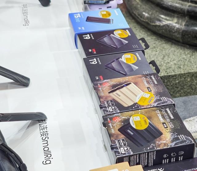 更具设计感的三星t7 shield和t9固态移动硬盘三星的存储产品在消费者