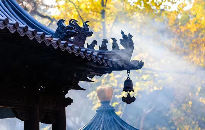 竹径通幽处,禅房花木深.清晨入古寺,初照崭吡.